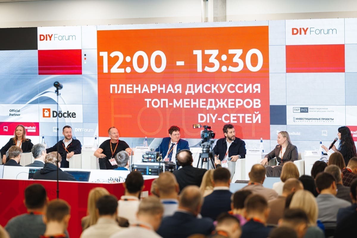 Изображение выглядит как одежда, текст, человек, Человеческое лицоКонтент, сгенерированный ИИ, может содержать ошибки.